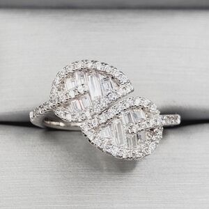 White Diamond Simulants 925 Sterling Silver Ring